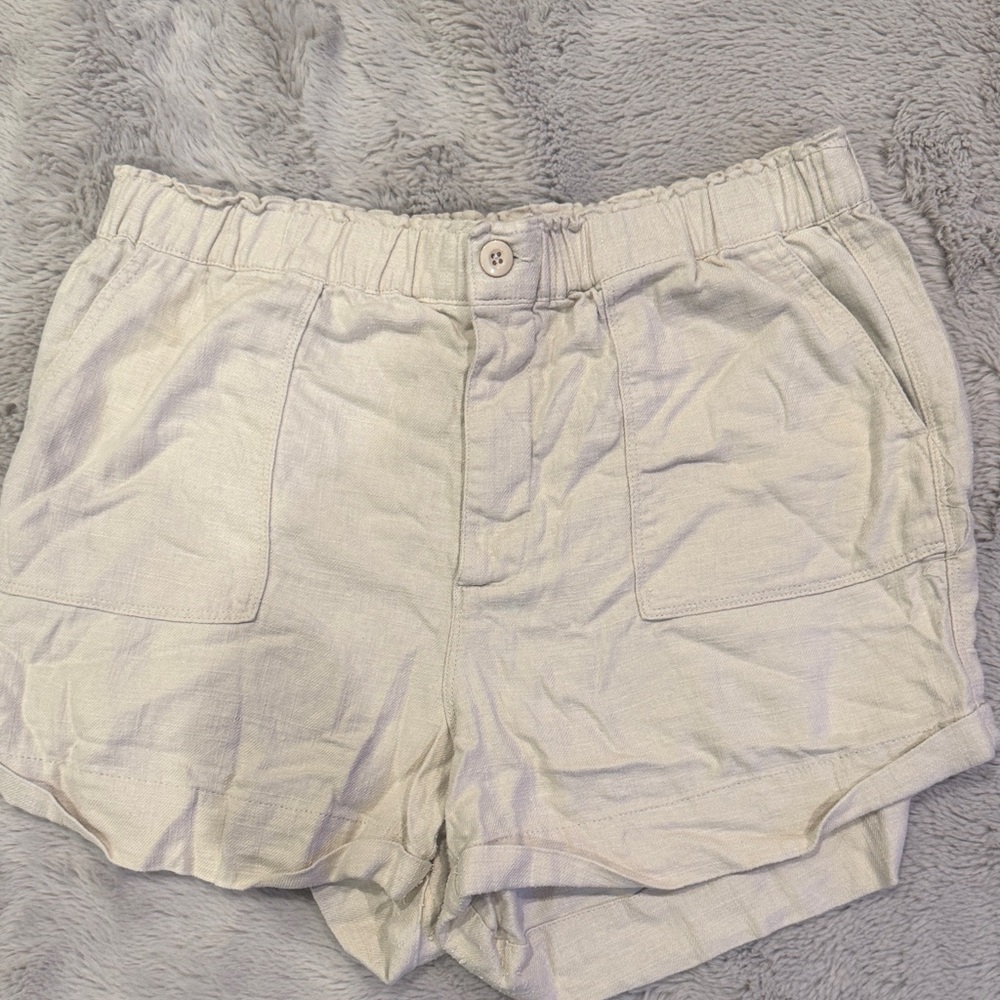 Women's Cream Shorts